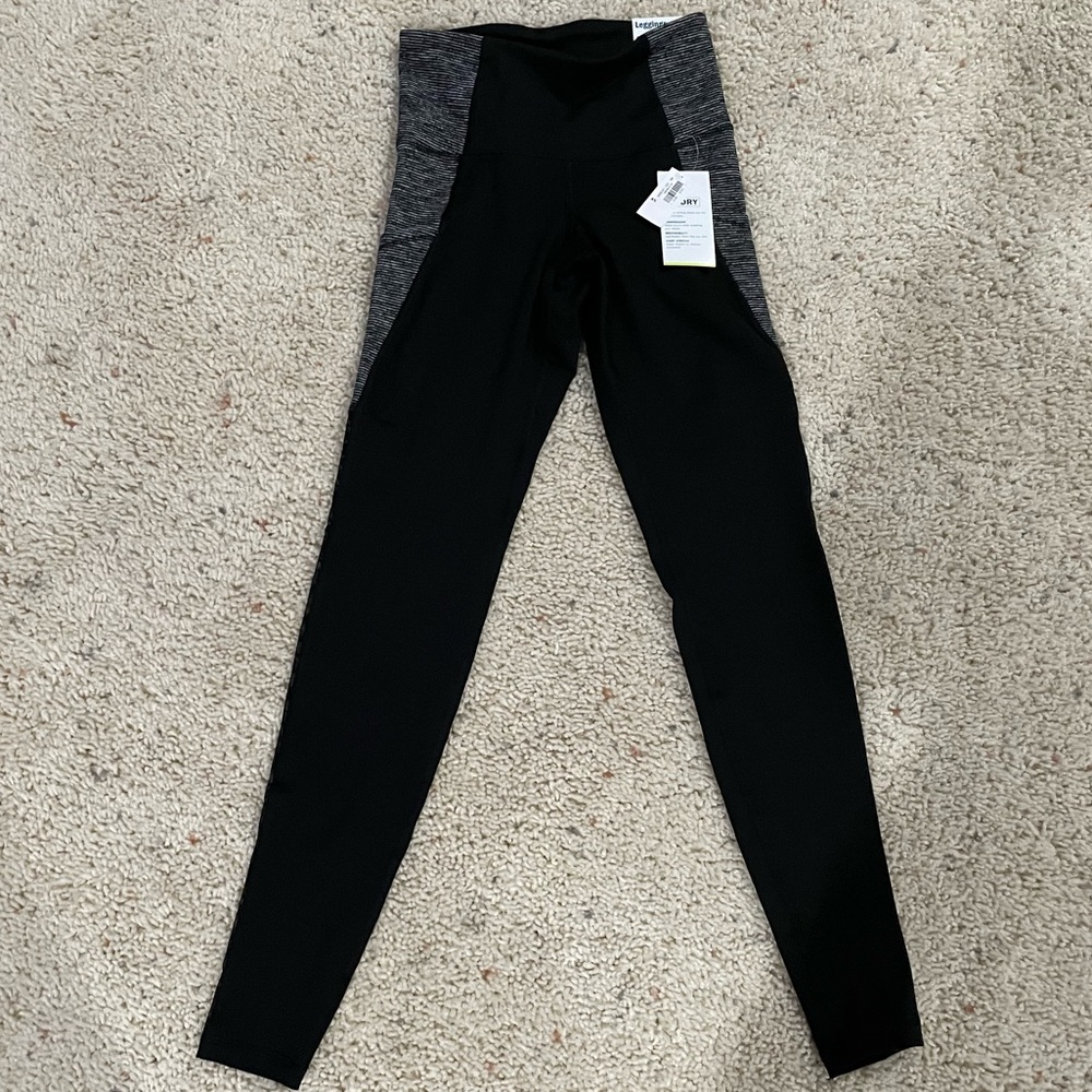 Old navy compression leggings, size xs
